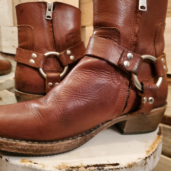 Boots - Picture 5 of 8